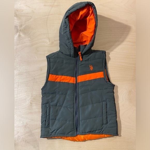 U.S. Polo Assn. Hooded Sleeveless Vest M(5/6) (HR) - Picture 3 of 10